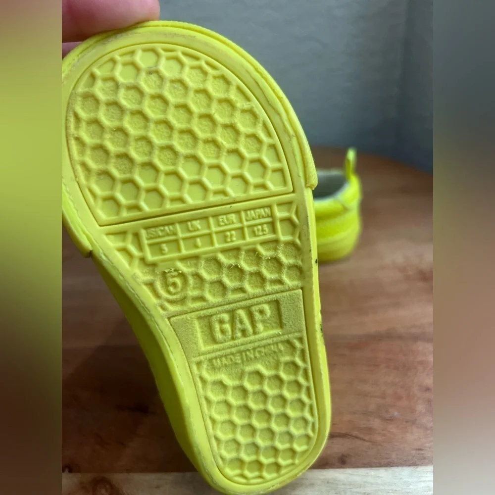 GAP shoes size